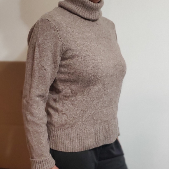 H&M WASHABLE WOOL TURTLENECK SWEATER HEATHERED BROWN RIBBED TRIM SZ M - Picture 8 of 10